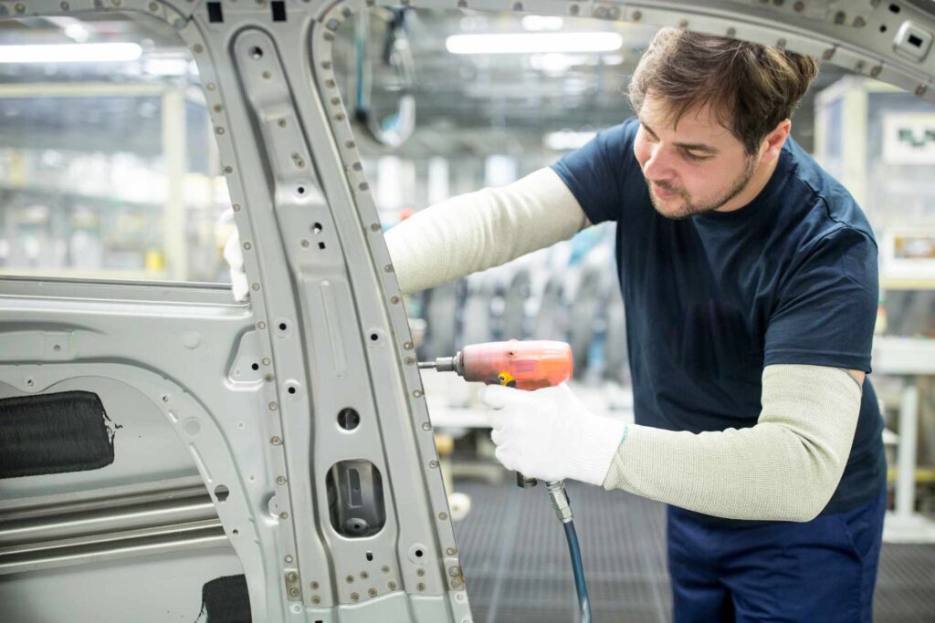 Lavoro auto elettriche, a rischio migliaia di lavoratori