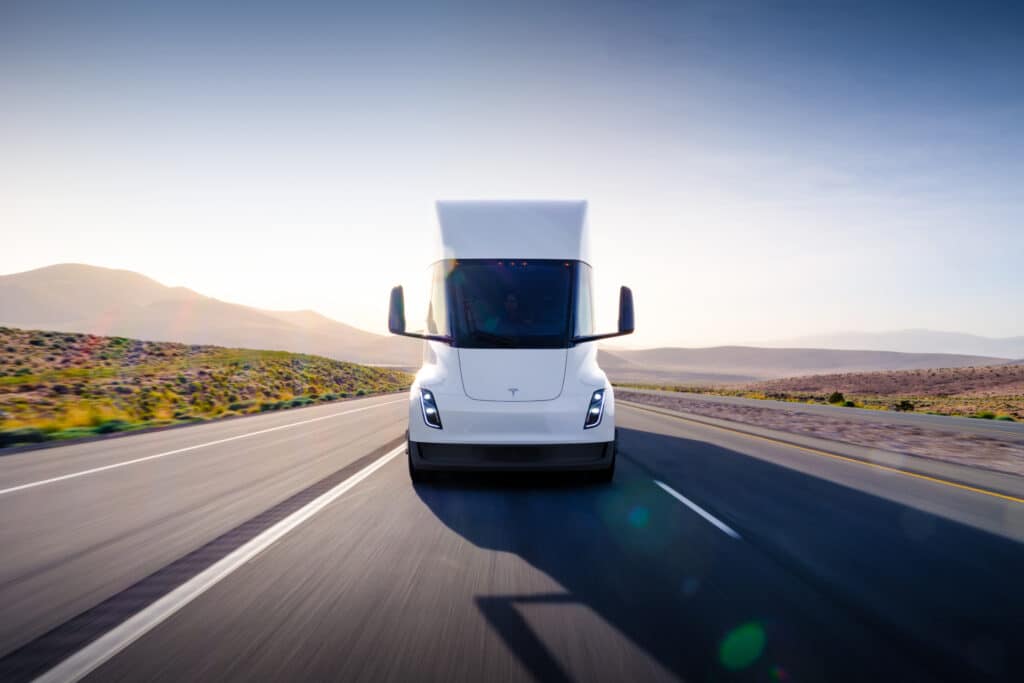 Tesla Semi Truck: l&rsquo;autoarticolato elettrico tanto atteso &egrave; ora realt&agrave;