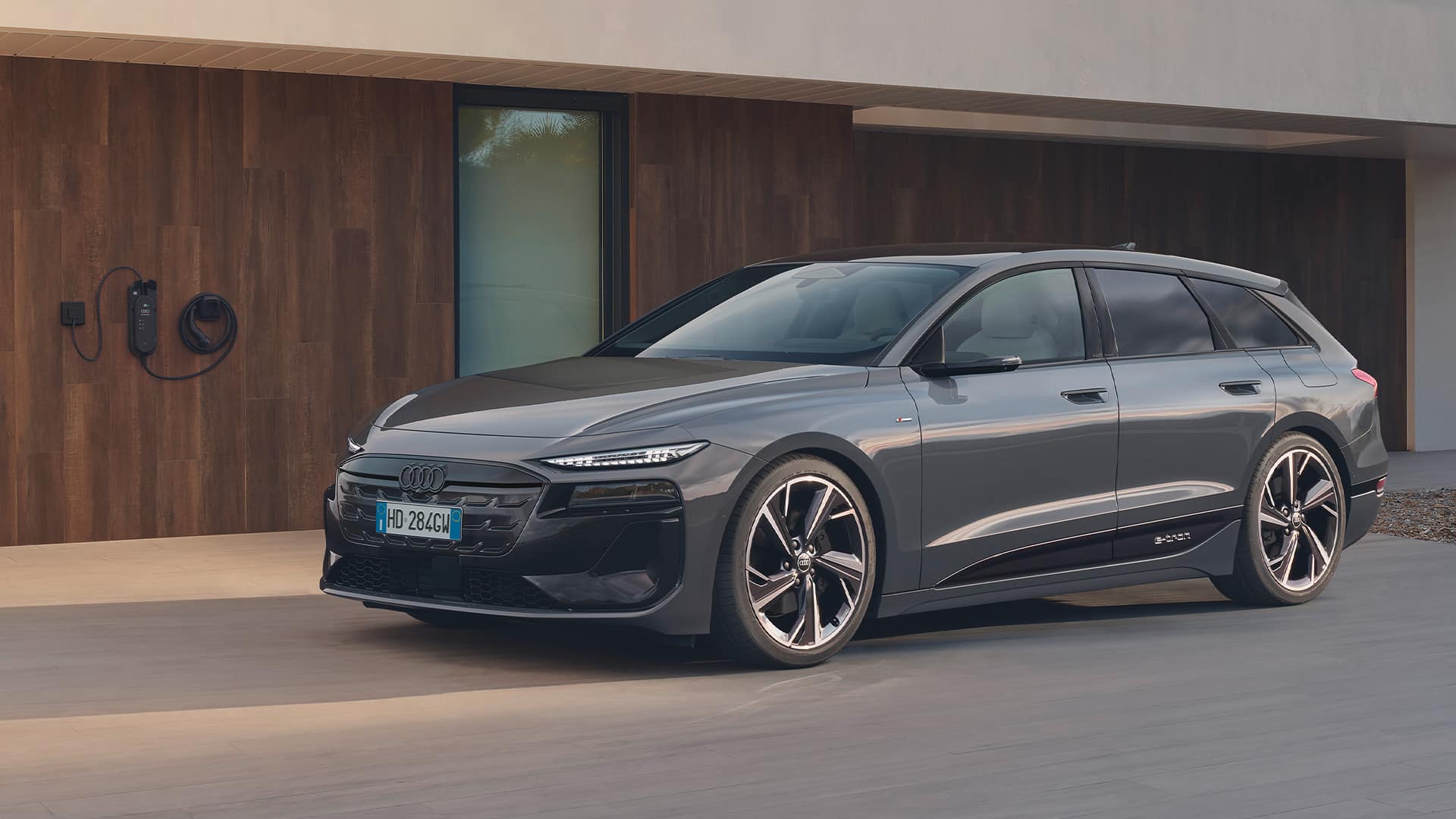 Auto elettriche Audi: la gamma e-tron ridefinisce il concetto di mobilit&agrave; green